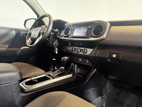 Used 2017 Toyota Tacoma SR5 image 13
