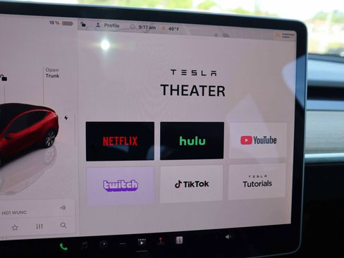 Used 2022 Tesla Model Y Long Range image 24