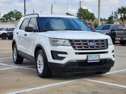 Used 2017 Ford Explorer FWD image 3