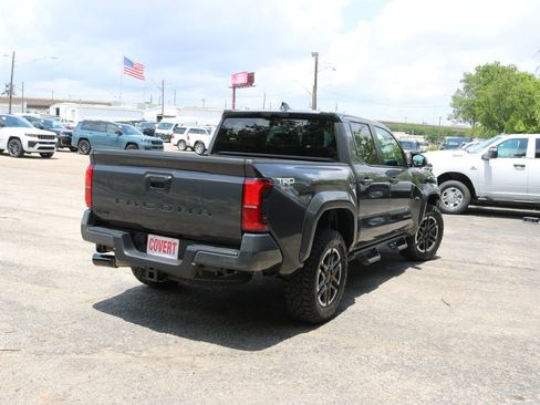 Used 2025 Toyota Tacoma TRD Sport AWD/4WD image 5
