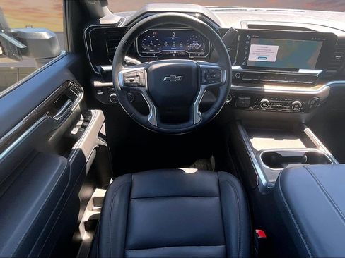 Used 2025 Chevrolet Silverado 2500 LT w/ Trail Boss Package AWD/4WD image 5