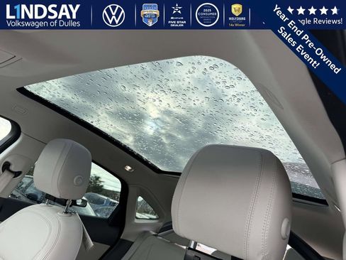 Used 2019 Jaguar E-PACE SE image 16