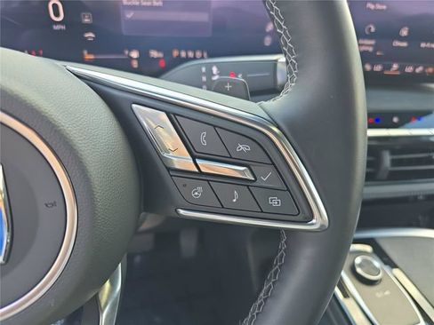 Used 2025 Buick Enclave Preferred FWD image 31
