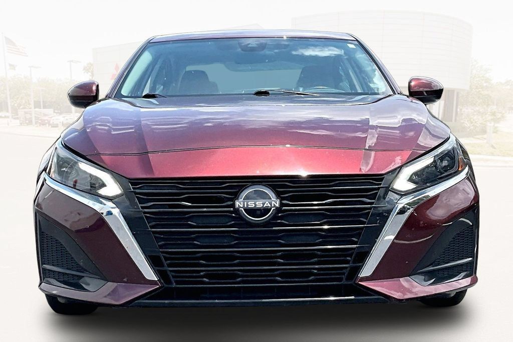 Used 2024 Nissan Altima 2.5 SV w/ SV Premium Package FWD image 2