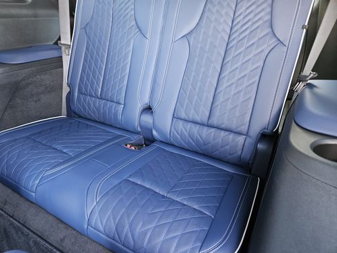 Used 2026 Cadillac Vistiq Premium Luxury image 30