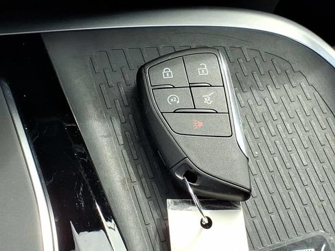 Used 2025 Buick Enclave Preferred AWD/4WD image 24