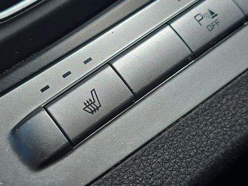 Used 2024 Kia Carnival LX FWD image 28