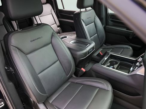 Used 2022 GMC Yukon XL Denali AWD/4WD image 36