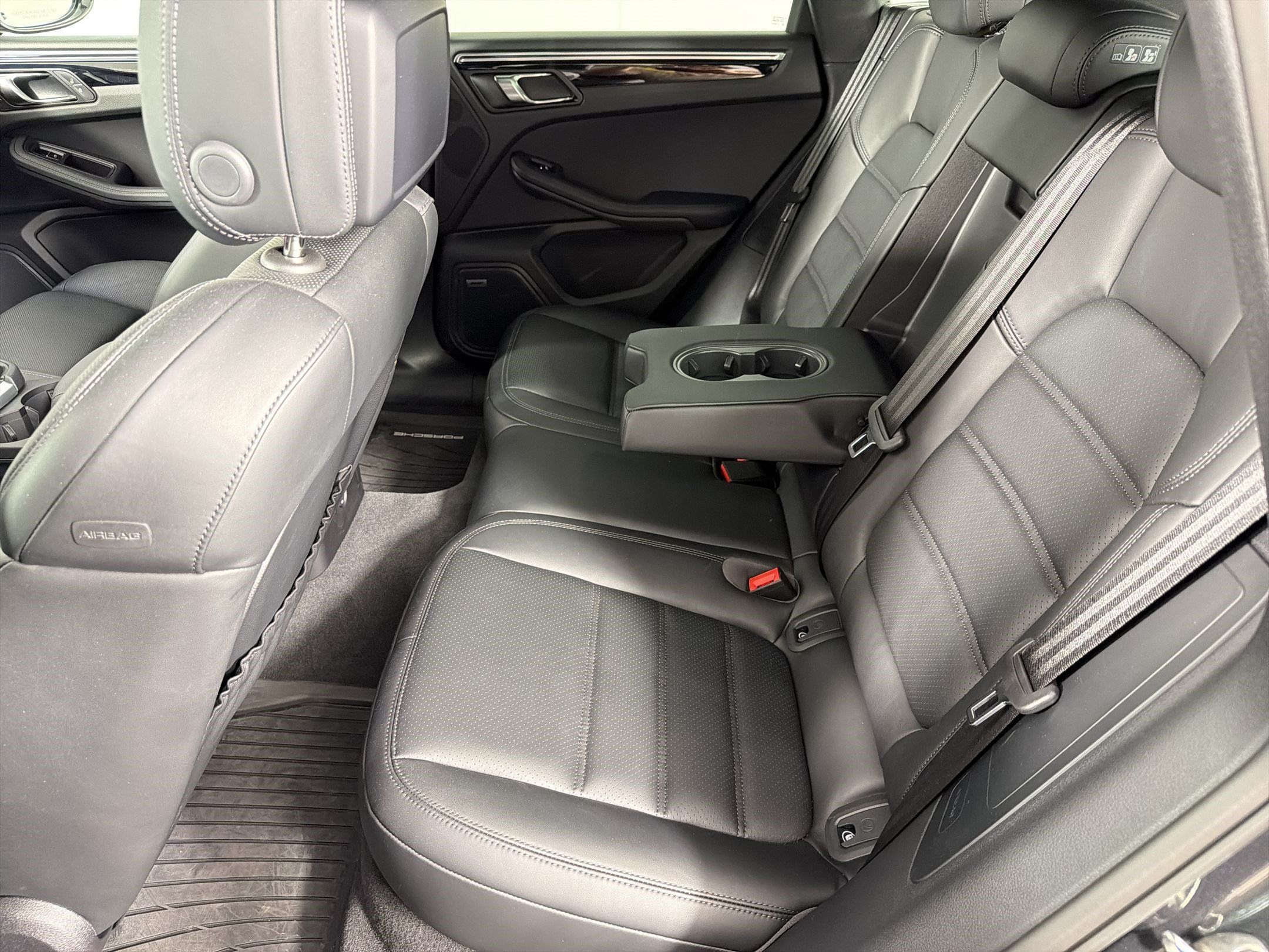 Certified 2026 Porsche Macan AWD/4WD image 15