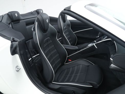 Certified 2025 Ferrari Roma Spider RWD image 23