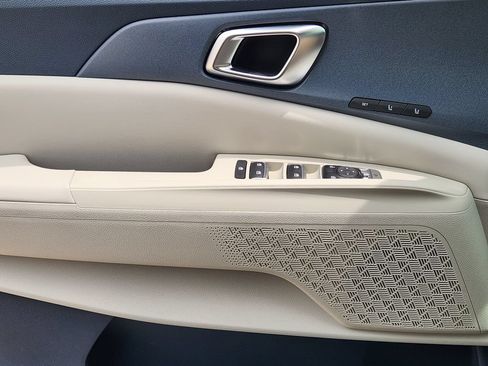 New 2026 Kia Carnival EX FWD image 19