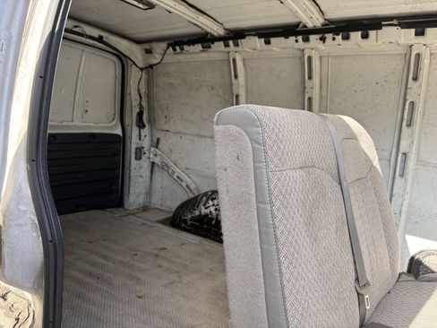 Used 2000 GMC Savana 2500 RWD image 8