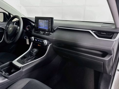 Used 2020 Toyota RAV4 LE FWD image 33