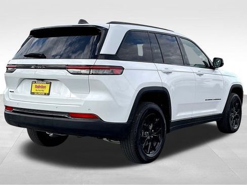 Used 2025 Jeep Grand Cherokee Altitude image 13