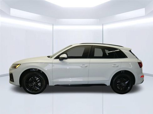 Certified 2023 Audi Q5 2.0T Premium w/ Convenience Package AWD/4WD image 2