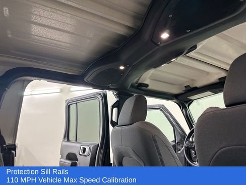 Used 2025 Jeep Gladiator Sport image 22