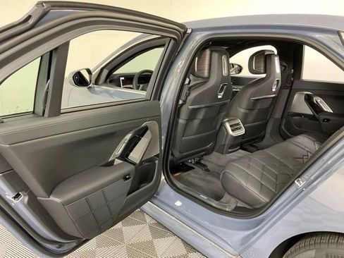 Used 2024 BMW i7 xDrive60 AWD/4WD image 40