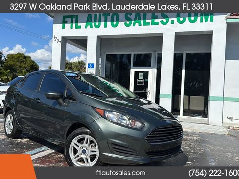 Used 2018 Ford Fiesta SE FWD image 2