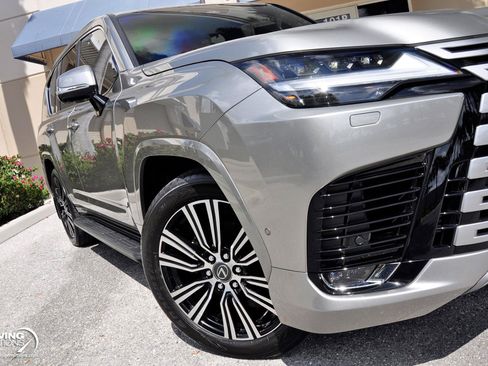 Used 2026 Lexus LX 700h Luxury AWD/4WD image 10