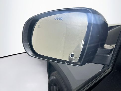 Used 2023 Jeep Compass Latitude AWD/4WD image 16