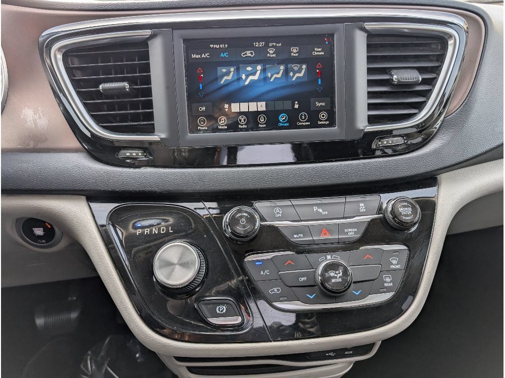 Used 2018 Chrysler Pacifica LX FWD image 21