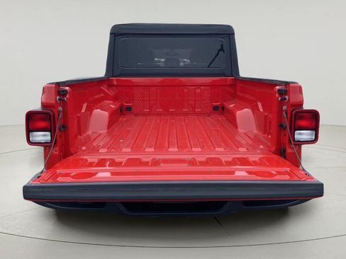 Used 2022 Jeep Gladiator Sport AWD/4WD image 11