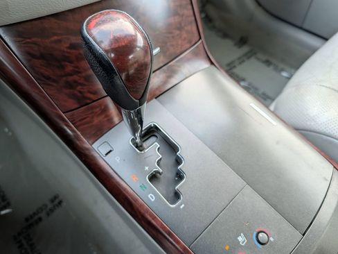 Used 2011 Toyota Avalon Limited image 24