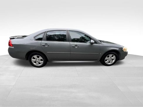 Used 2009 Chevrolet Impala LT w/ Luxury Edition Package FWD image 3
