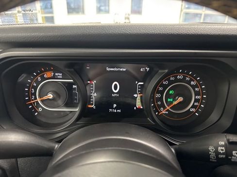 Used 2024 Jeep Wrangler Willys image 32