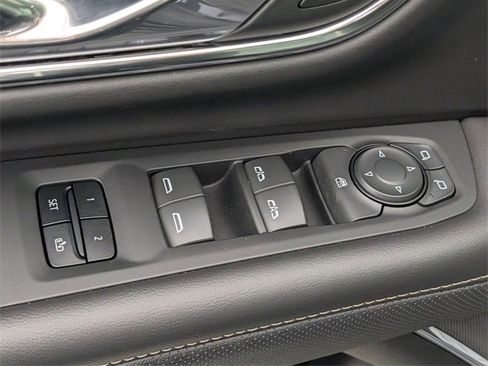 Used 2023 GMC Yukon SLT image 12