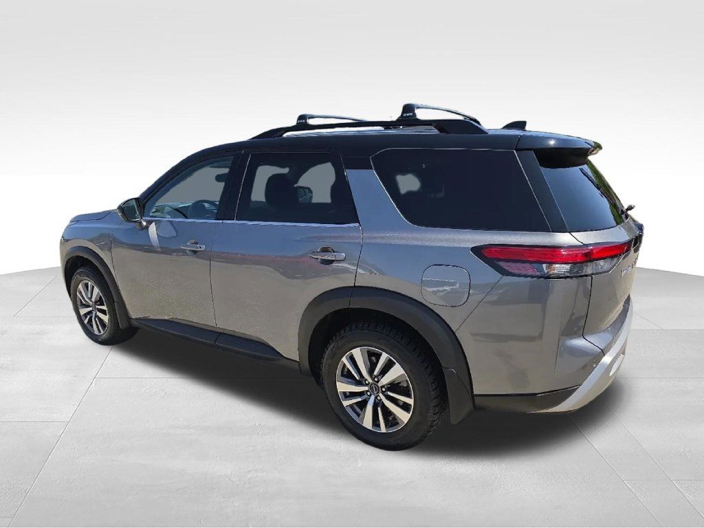 Used 2022 Nissan Pathfinder SL AWD/4WD image 6