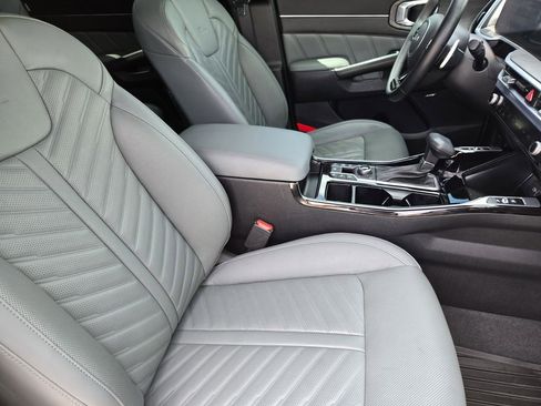 Certified 2025 Kia Sorento SX Prestige w/ Sage Leather Package AWD/4WD image 19