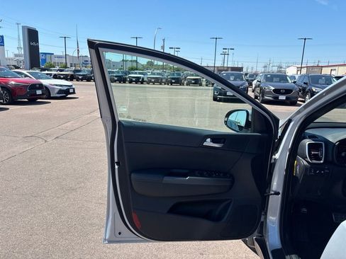 Used 2020 Kia Sportage S w/ S Sunroof Package AWD/4WD image 11