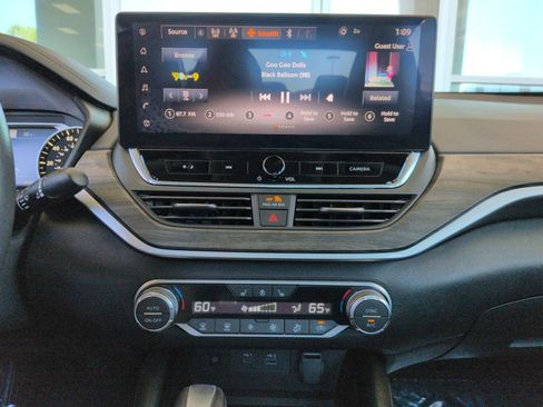 Used 2024 Nissan Altima 2.5 SL AWD/4WD image 22