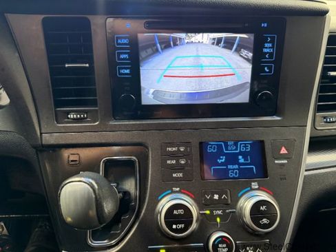 Used 2017 Toyota Sienna SE w/ Protection Package image 23