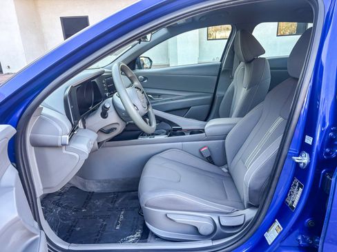 Used 2023 Hyundai Elantra Blue image 21