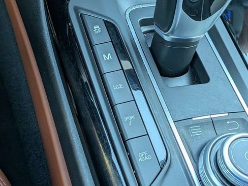 Used 2018 Maserati Levante GranLusso AWD/4WD image 23