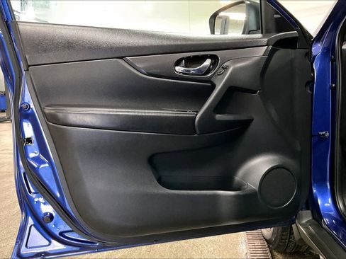 Used 2017 Nissan Rogue SV AWD/4WD image 21