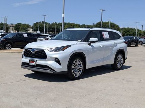 Used 2023 Toyota Highlander Platinum FWD image 10