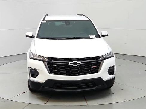Used 2023 Chevrolet Traverse RS FWD image 2