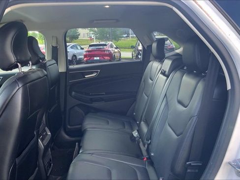 Used 2018 Ford Edge Titanium w/ Technology Package FWD image 10