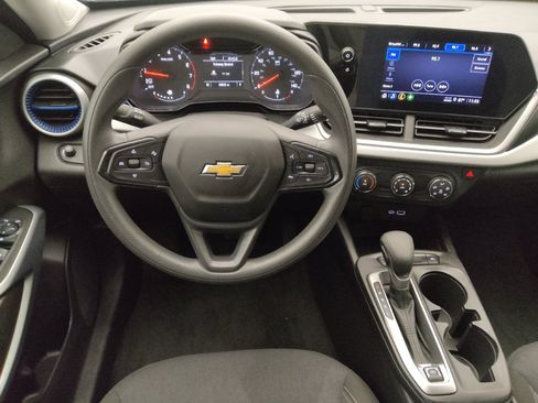 Used 2025 Chevrolet Trax LS FWD image 22