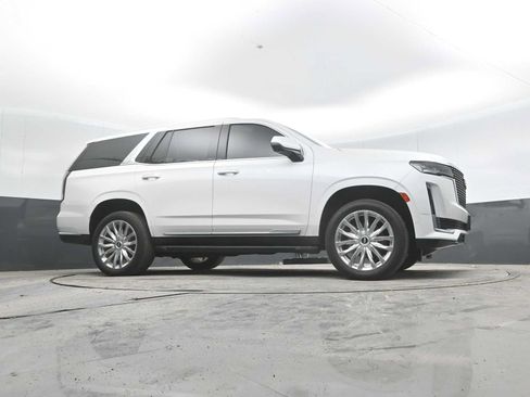 Used 2024 Cadillac Escalade Premium Luxury AWD/4WD image 29
