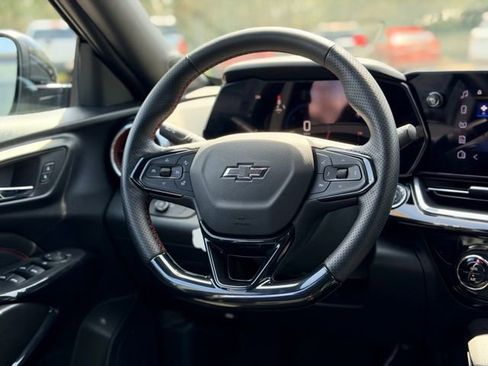 Used 2025 Chevrolet Trax RS w/ Driver Confidence Package FWD image 20