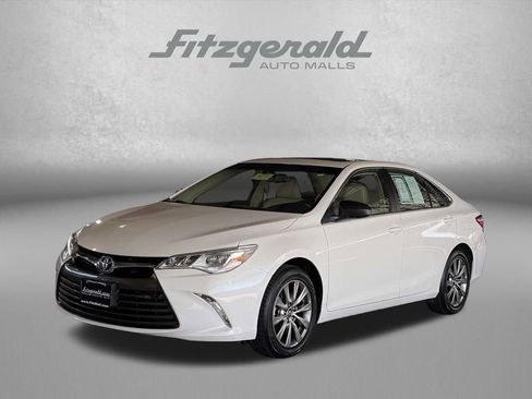 Used 2017 Toyota Camry XLE image 2