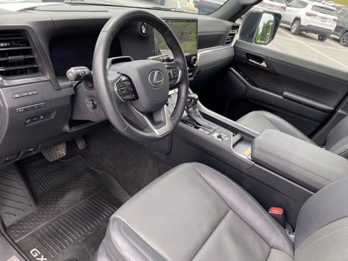 Used 2024 Lexus GX 550 w/ Accessory Package (2T) AWD/4WD image 10