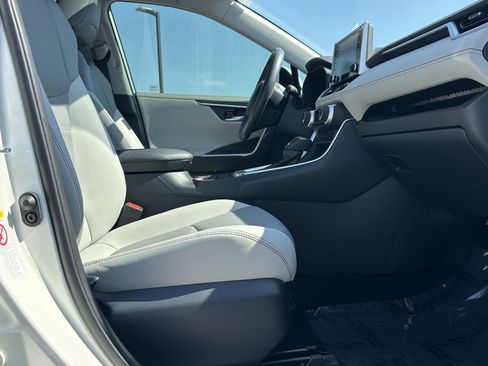 Used 2019 Toyota RAV4 Limited w/ Cold Weather Package FWD image 14