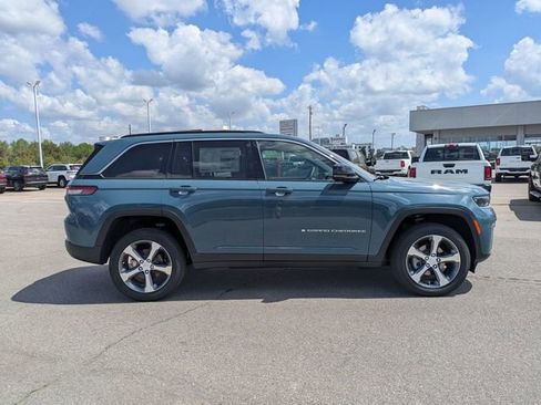 New 2026 Jeep Grand Cherokee Limited w/ Luxury Tech Group II AWD/4WD image 2