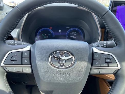 New 2026 Toyota Highlander Platinum AWD/4WD image 15