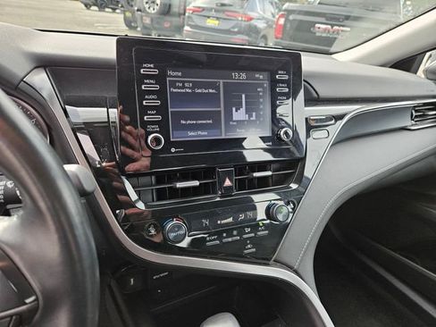 Used 2022 Toyota Camry SE image 10